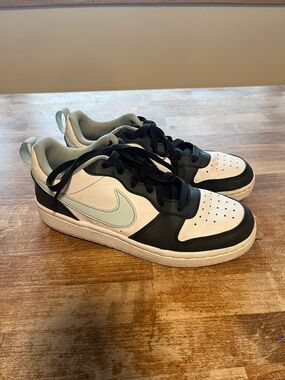 Nike Kids' Grade School Court Borough Low Recraft Shoes, size 6Y